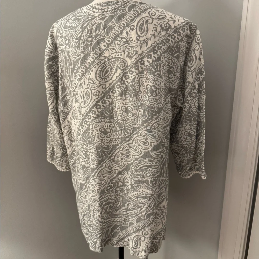 Jones New York Linen Blouse with Crochet Detailing. Gray/white Size Large